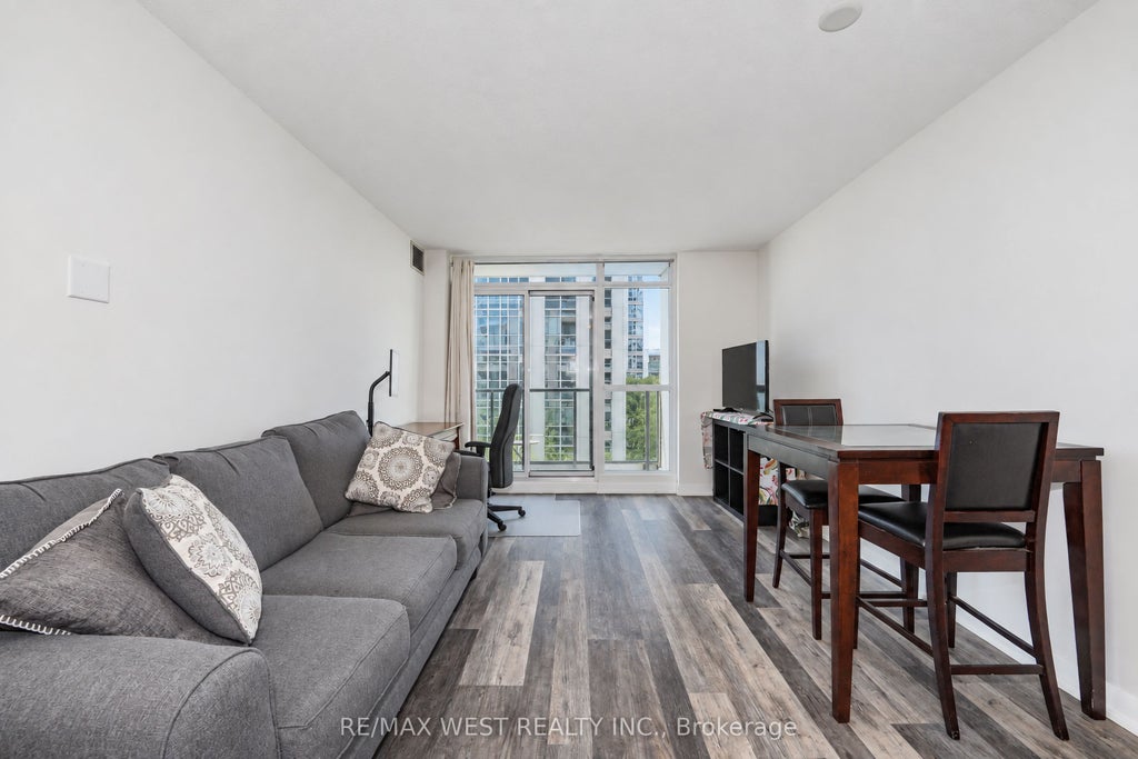 Photo of 600 Fleet Street #522, Toronto, ON M5V 1B7 (MLS # C13825166)