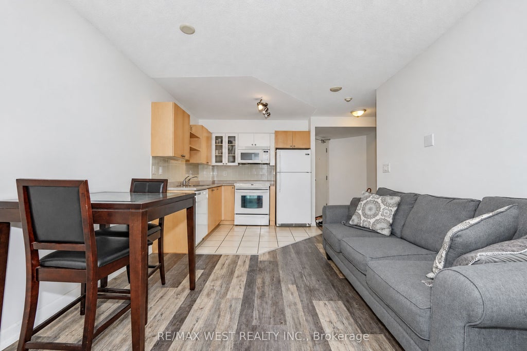 Photo of 600 Fleet Street #522, Toronto, ON M5V 1B7 (MLS # C13825166)