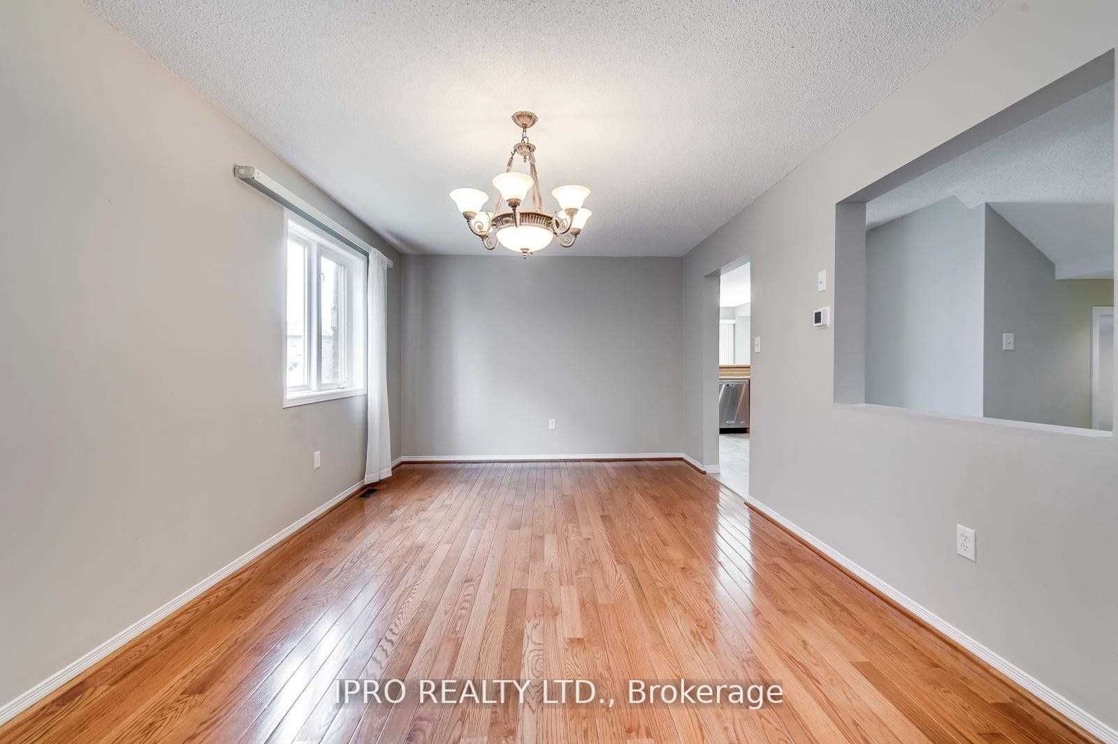2128 Redstone Crescent