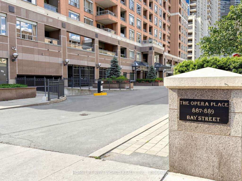 Photo of 887 Bay Street #708, Toronto, ON M5S 3K4 (MLS # C13554738)