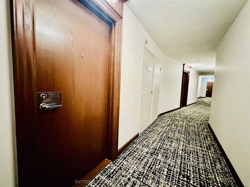 Photo of 1055 Bay Street #1908, Toronto, ON M5S 3A3 (MLS # C13146162)