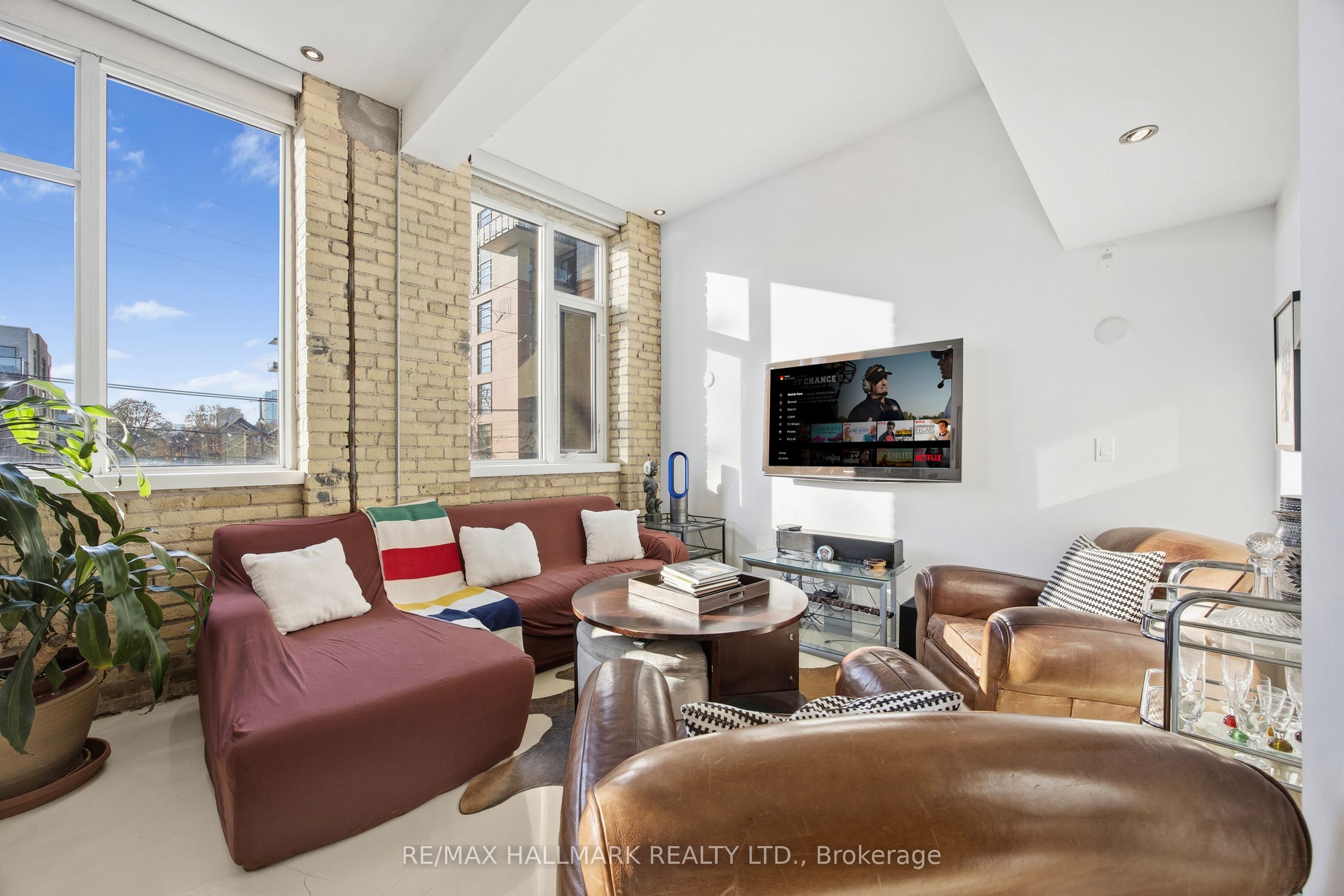 201 Carlaw Avenue 231