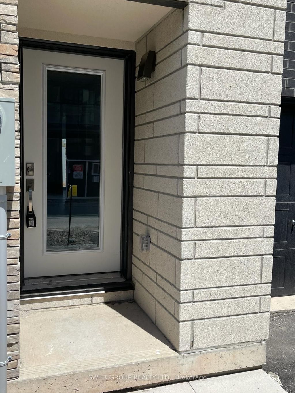Photo of 1121 Cooke Boulevard #92, Burlington, ON L7T 0C4 (MLS # W13139444)