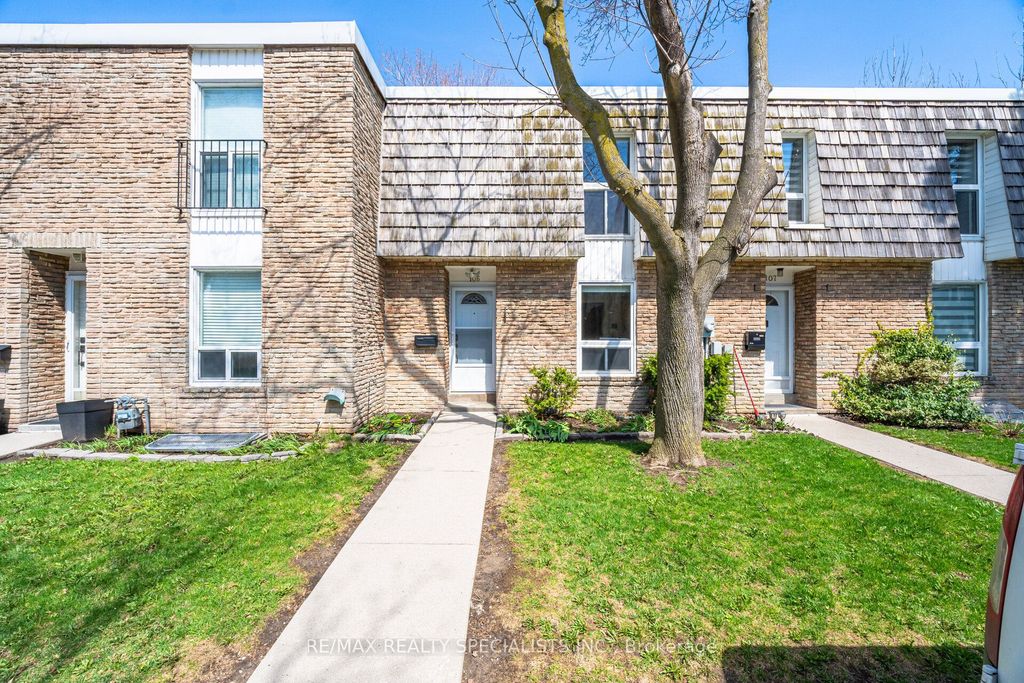 Photo of 701 Burnhamthorpe Road #106, Toronto, ON M9C 2Z6 (MLS # W13020800)