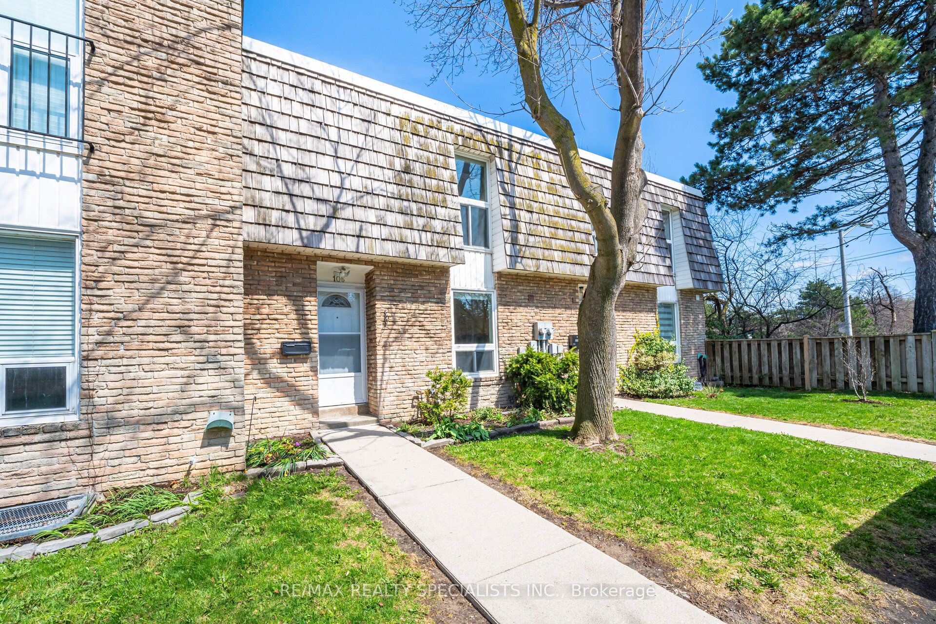 701 Burnhamthorpe Road 106