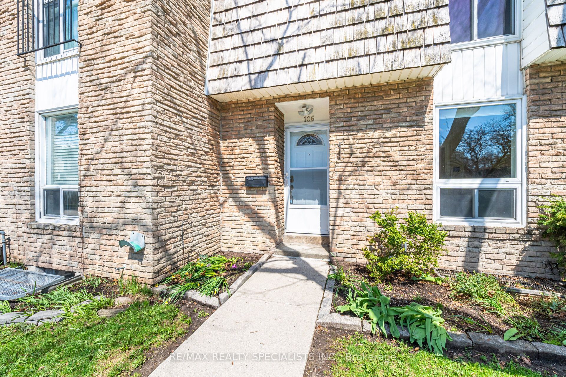 701 Burnhamthorpe Road 106