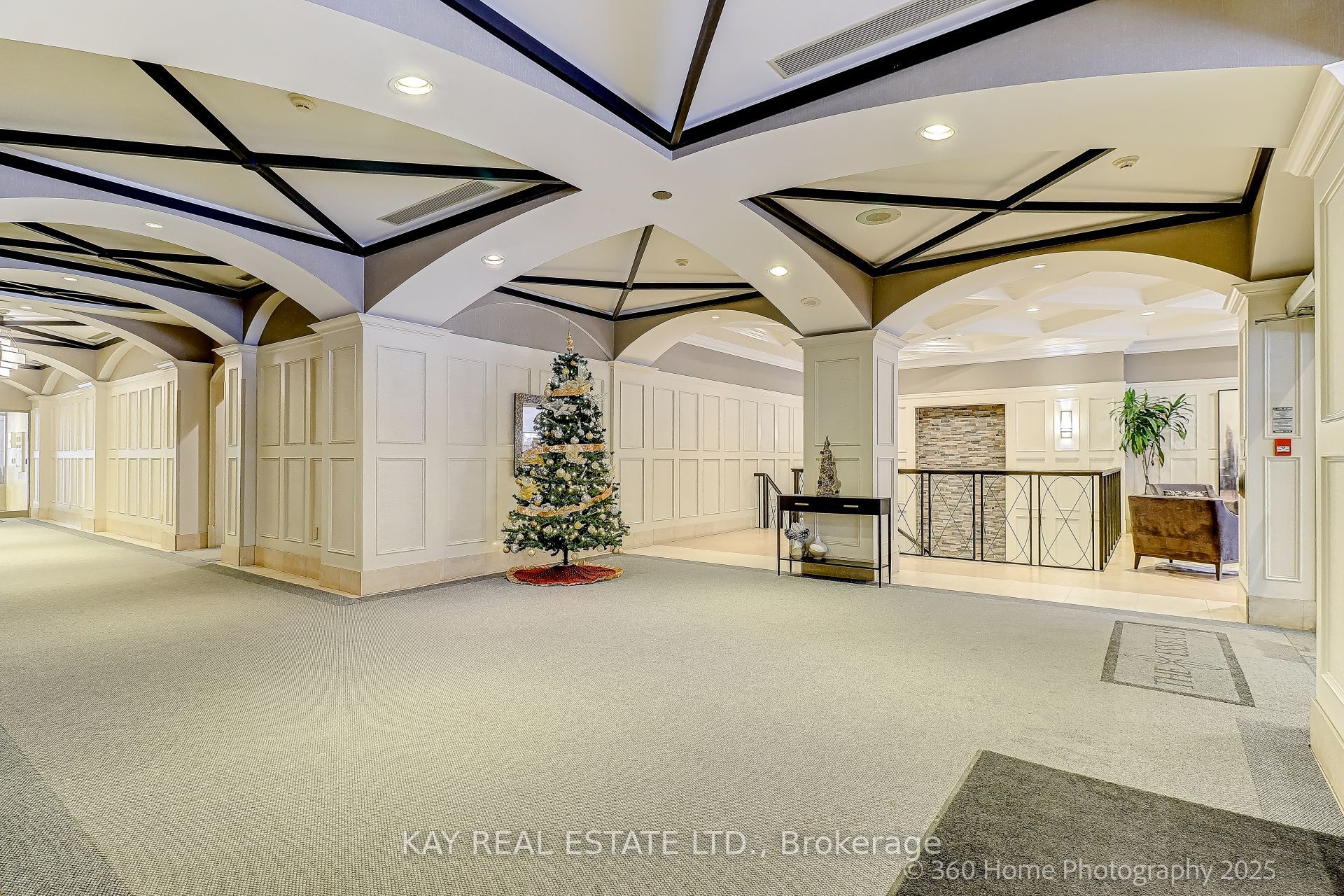 5233 Dundas Street W 1526