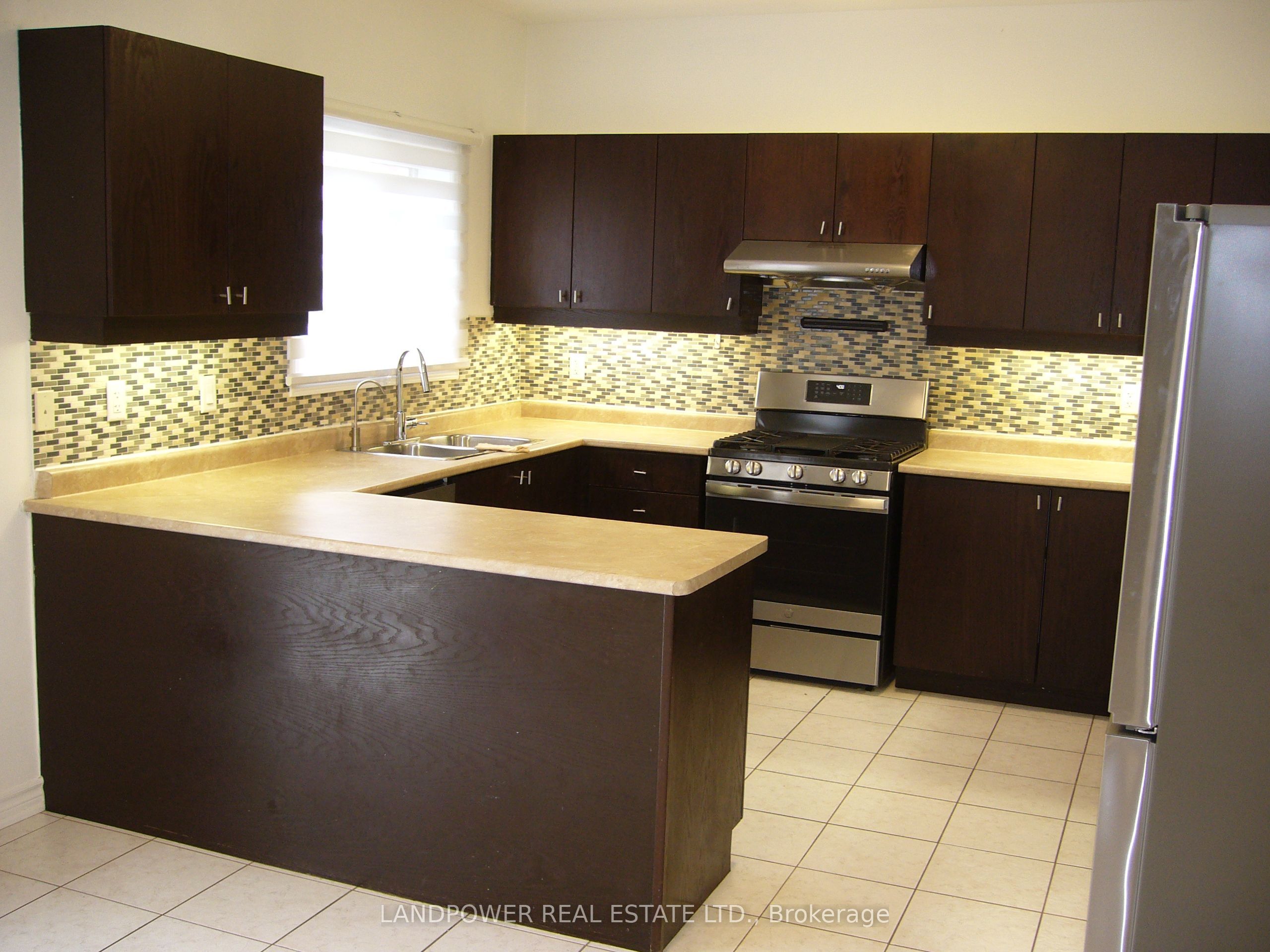 24 Hammersly Boulevard