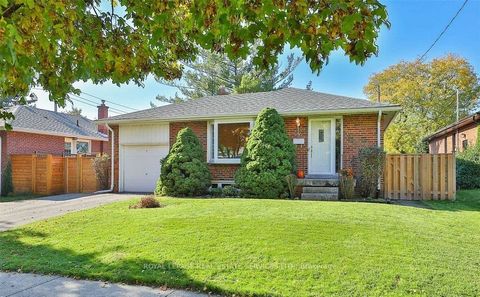 4 Beaver Bend Crescent Bsmt Toronto ON M9B 5P8