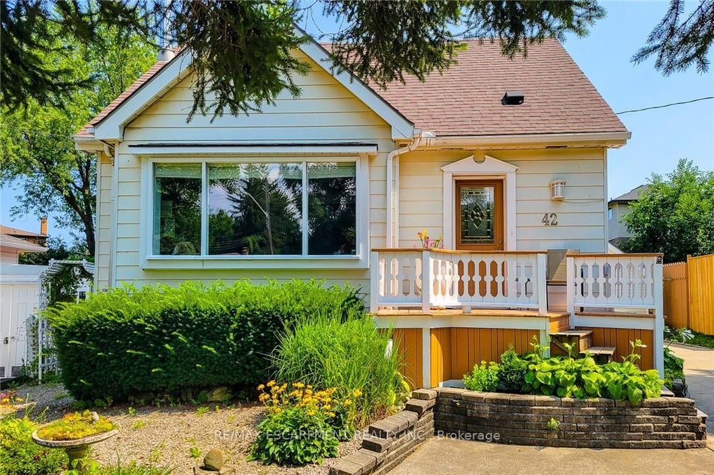 Photo of 42 LAKE Avenue N, Hamilton, ON L8E 1L3 (MLS # X14012872)