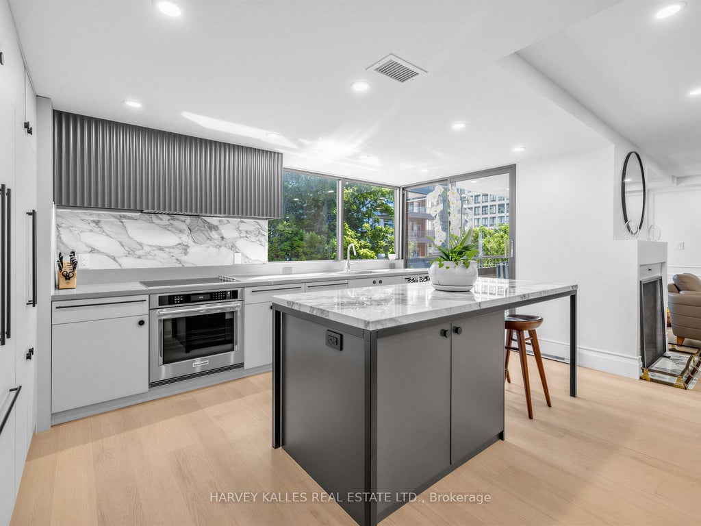 Photo of 349 St. Clair Avenue W #404, Toronto, ON M5P 1N3 (MLS # C13781572)