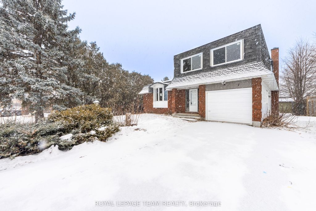 Photo of 7 Coolbrook Cr Crescent, Stittsville - Munster - Richmond, ON K0A 3P0 (MLS # X12651954)