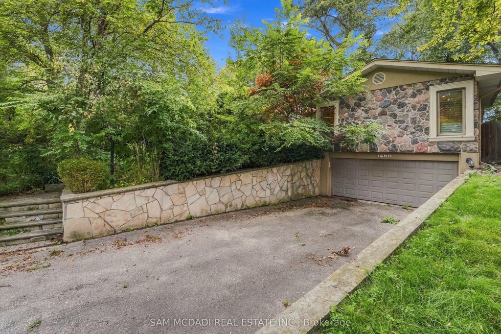 Photo of 1459 Birchwood Drive, Mississauga, ON L5J 1T3 (MLS # W13815128)