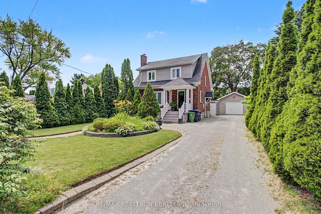 Photo of 14 Squires Avenue, Toronto, ON M4B 2R3 (MLS # E13511300)