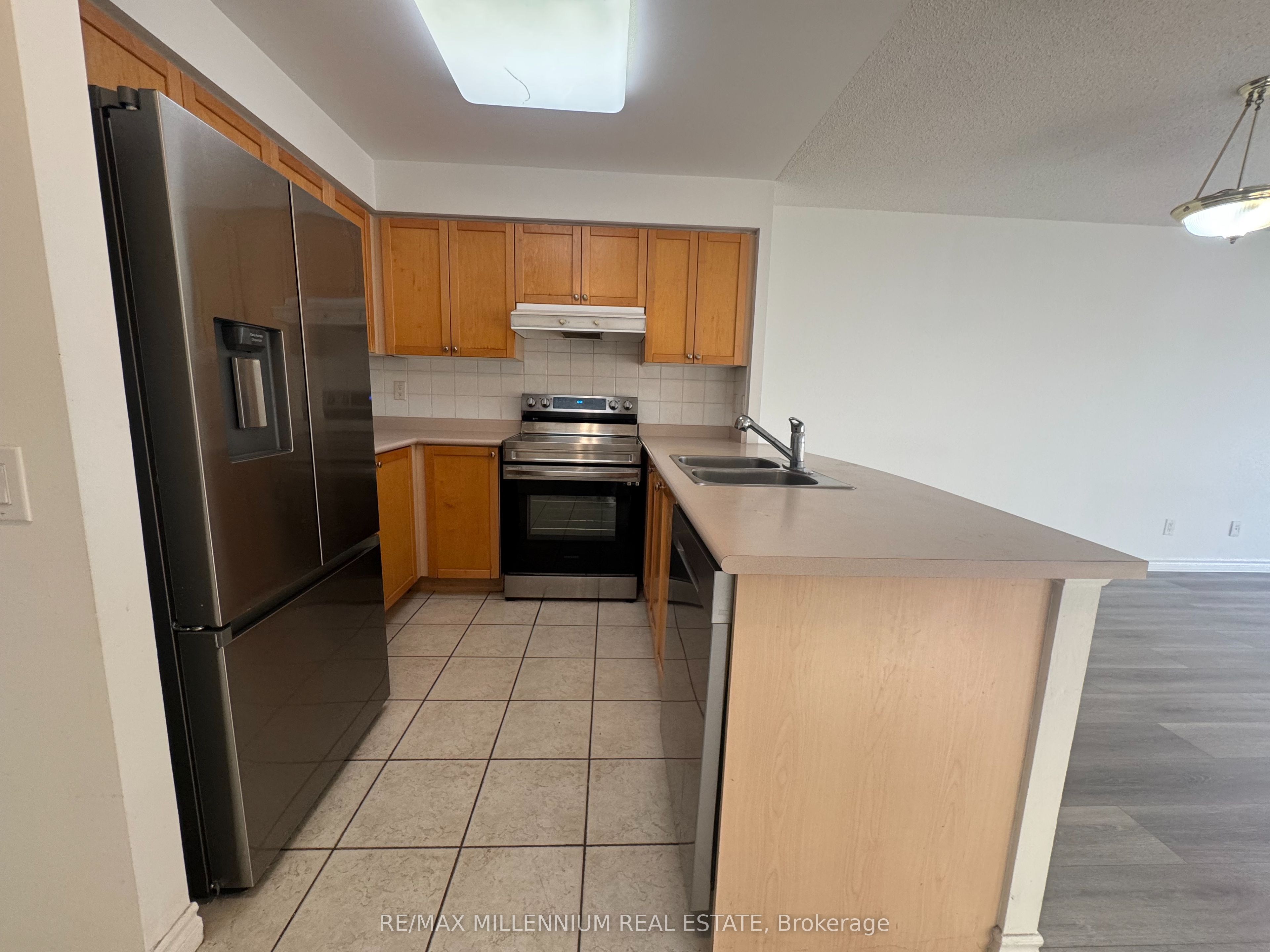 25 Kingsbridge Garden Circle 423