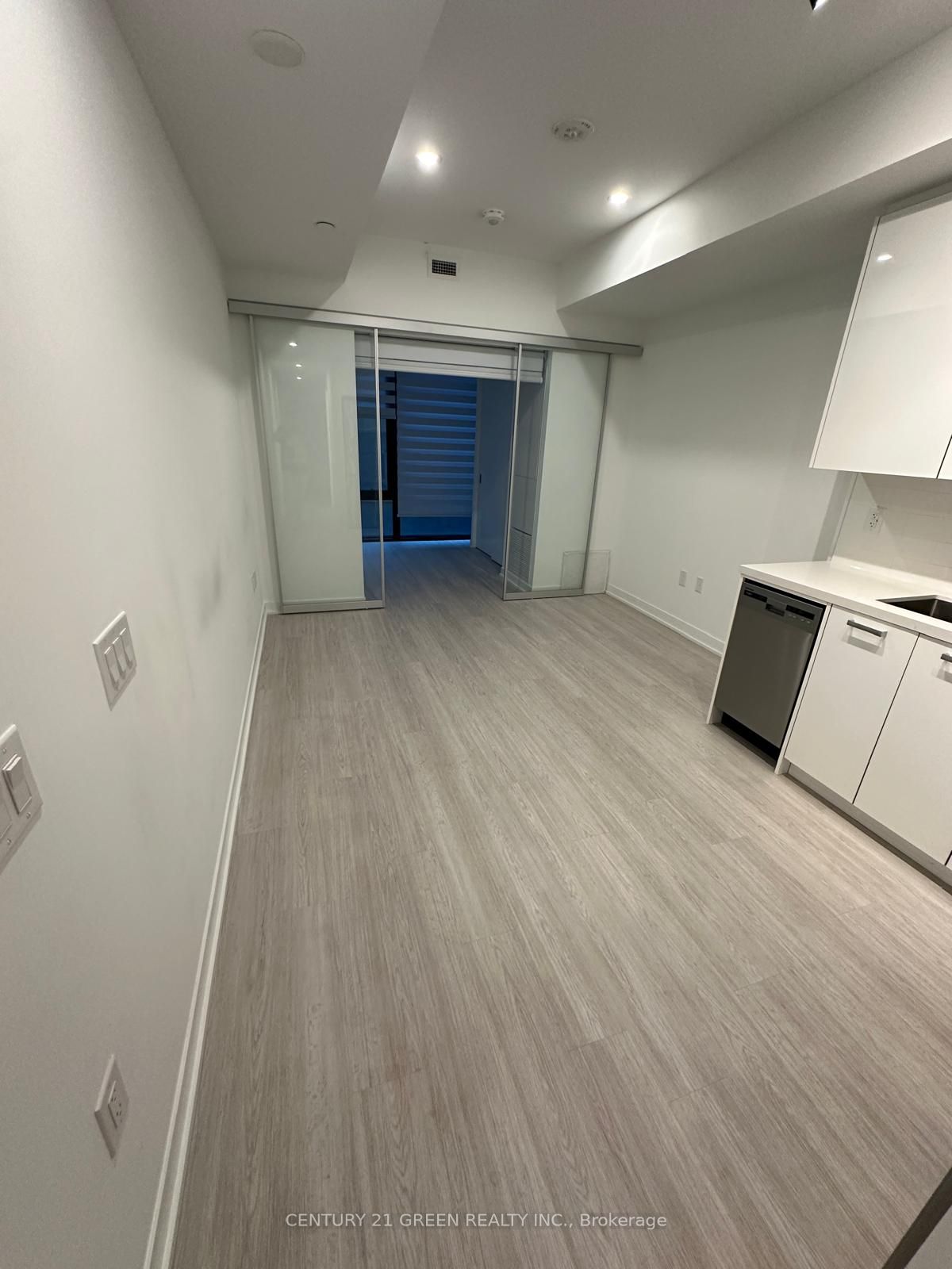 195 McCaul Street 414