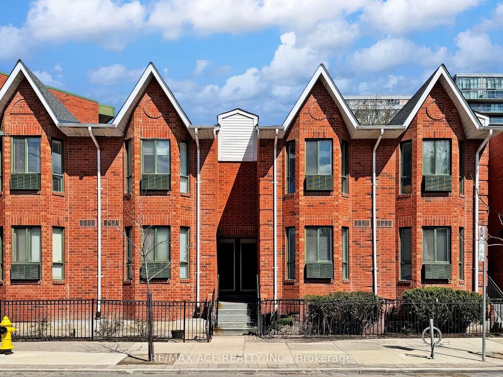 Photo of 660B Wellington Street W #14, Toronto, ON M5V 1G4 (MLS # C13129288)