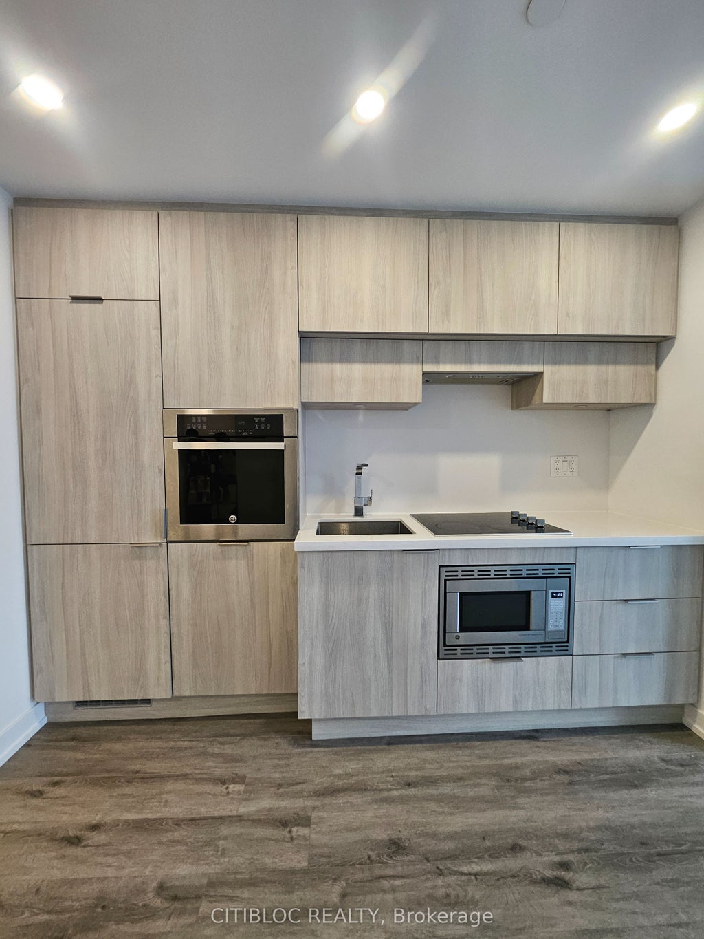 Photo of 39 Roehampton Avenue #601, Toronto, ON M4P 0G1 (MLS # C13761782)