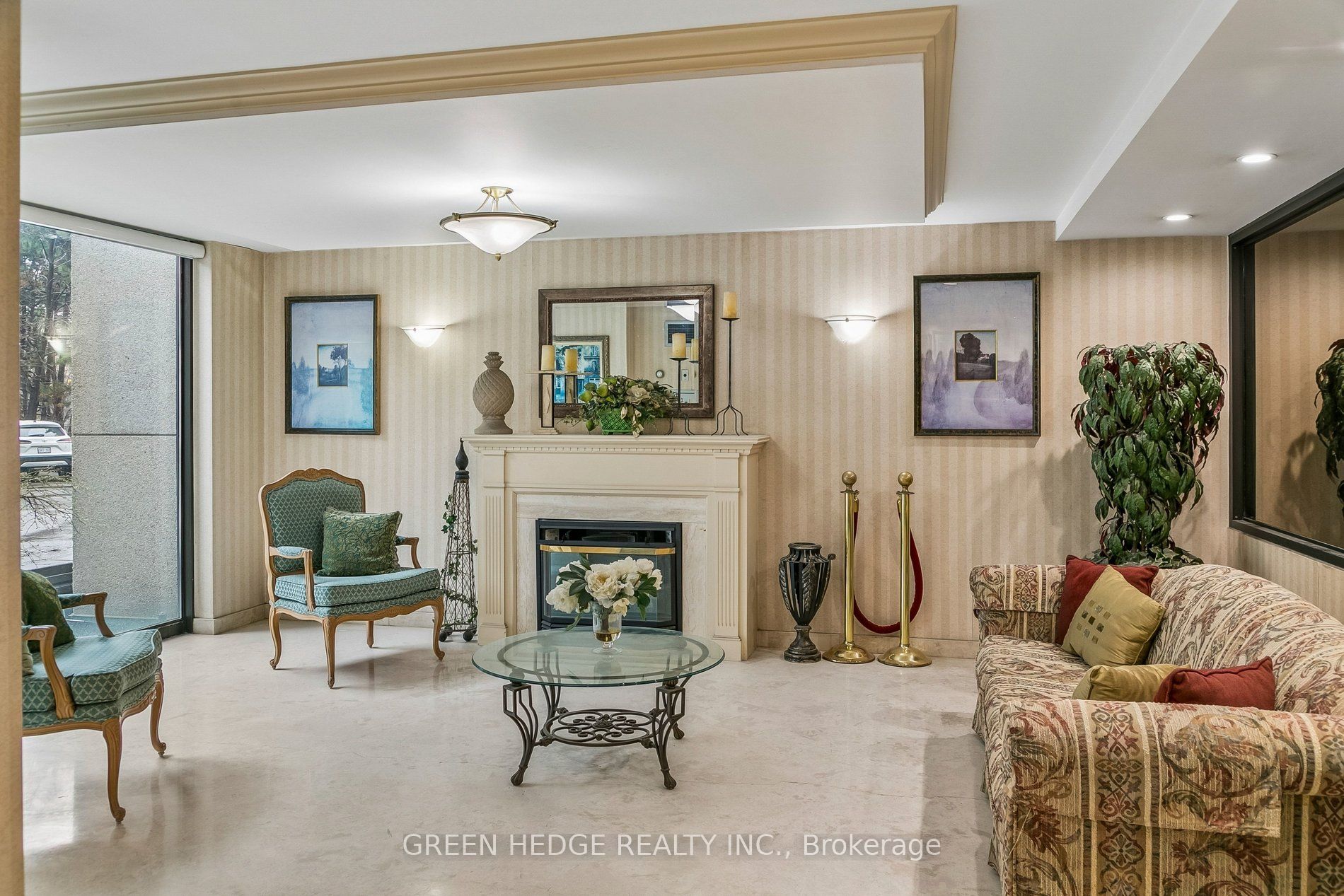 3700 Kaneff Crescent 2102