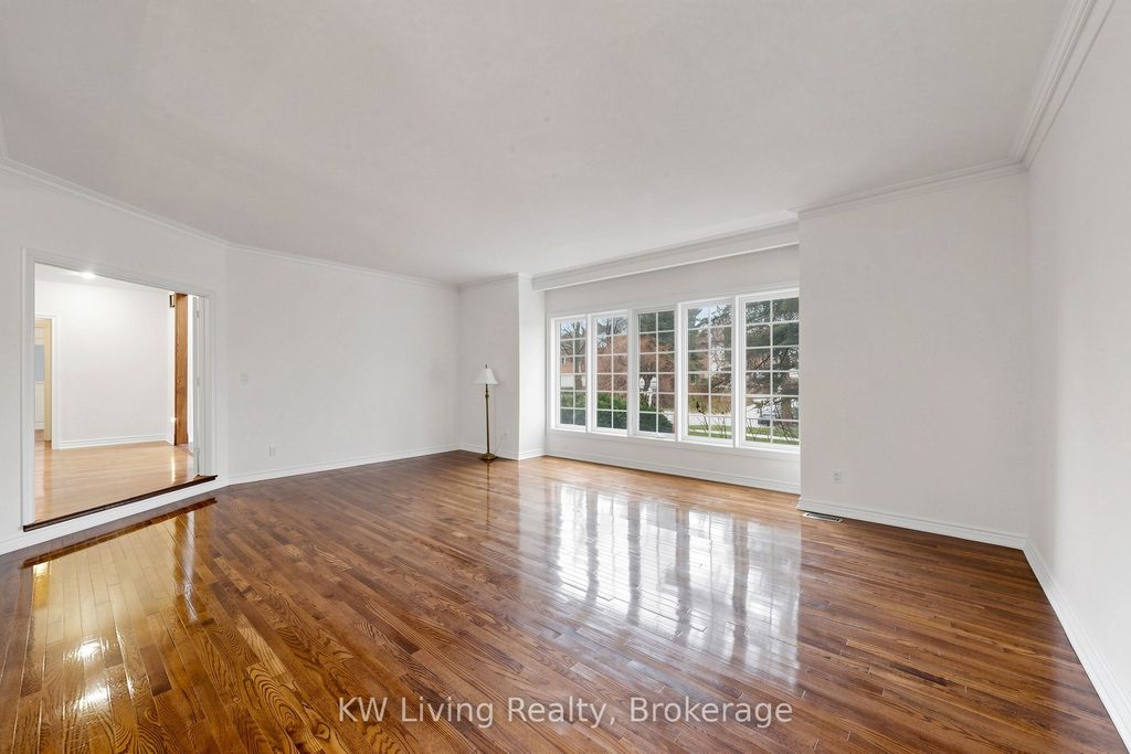 Photo of 22 Ava Crescent, Richmond Hill, ON L4B 2W9 (MLS # N13075548)