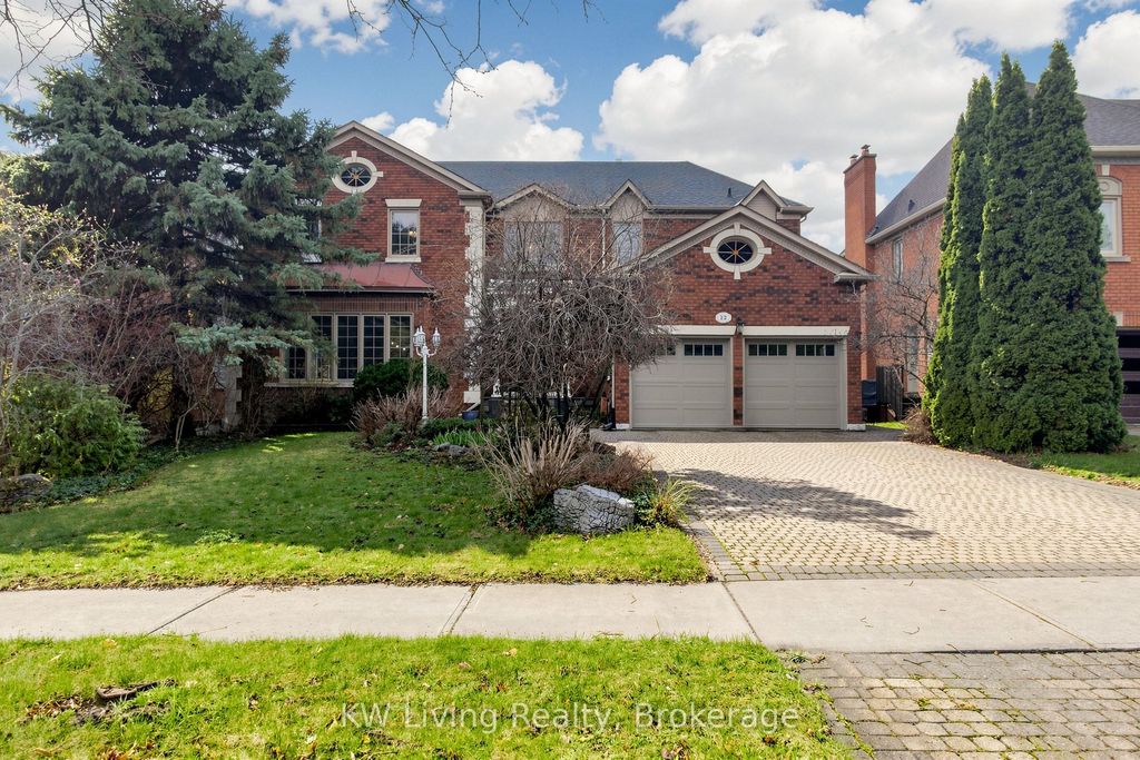 Photo of 22 Ava Crescent, Richmond Hill, ON L4B 2W9 (MLS # N13075548)
