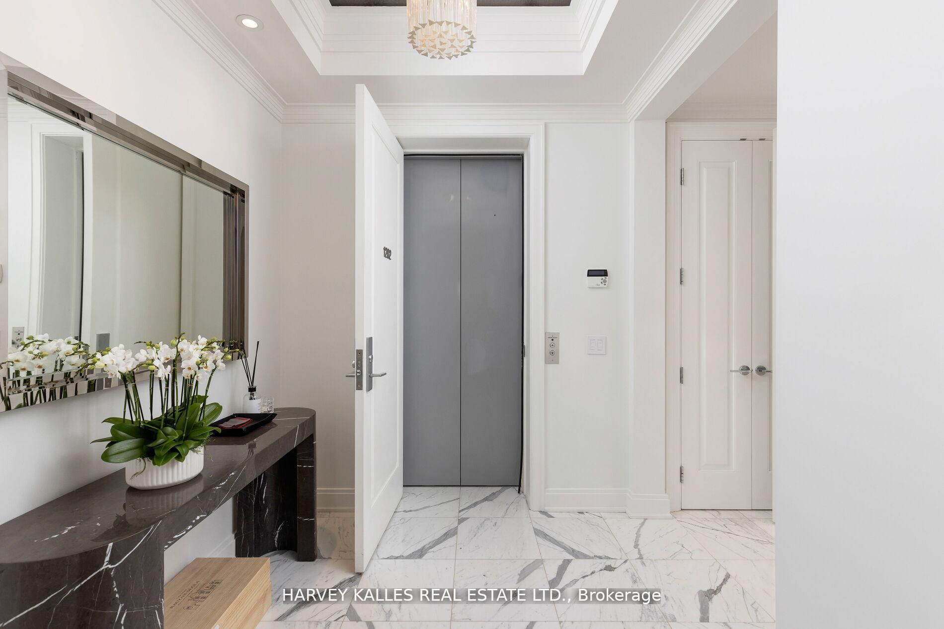 206 Bloor Street W 1202