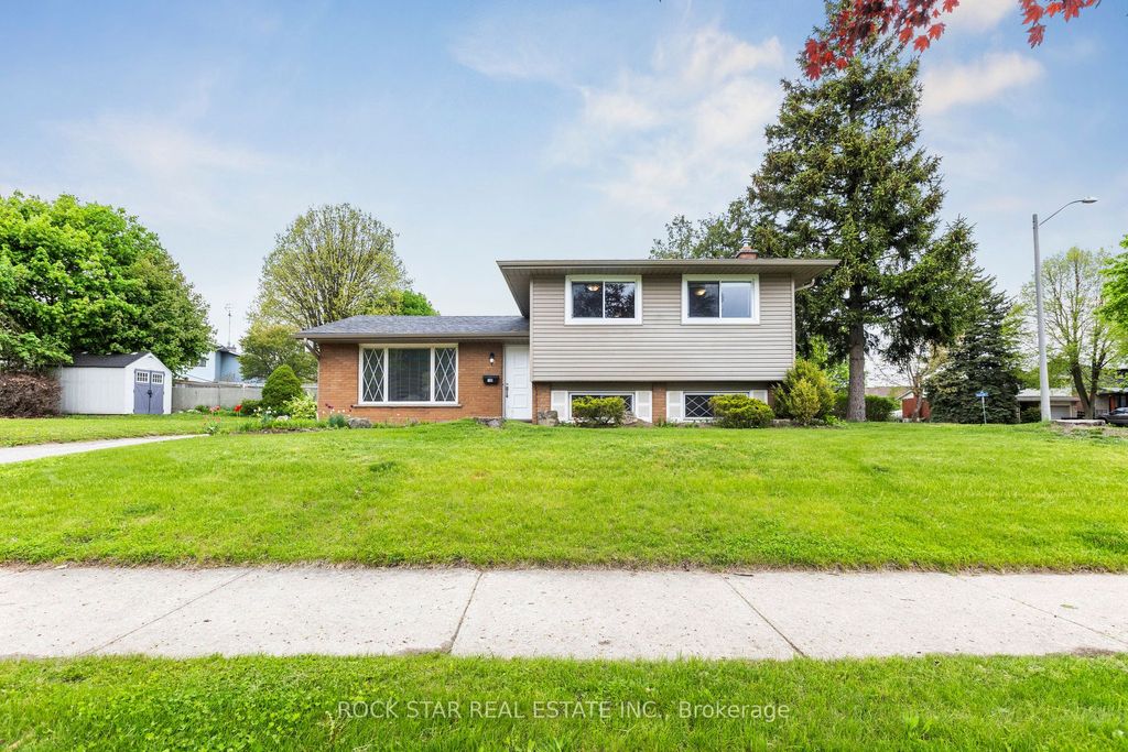 Photo of 130 Hudson Crescent, Kitchener, ON N2B 2V9 (MLS # X13529442)