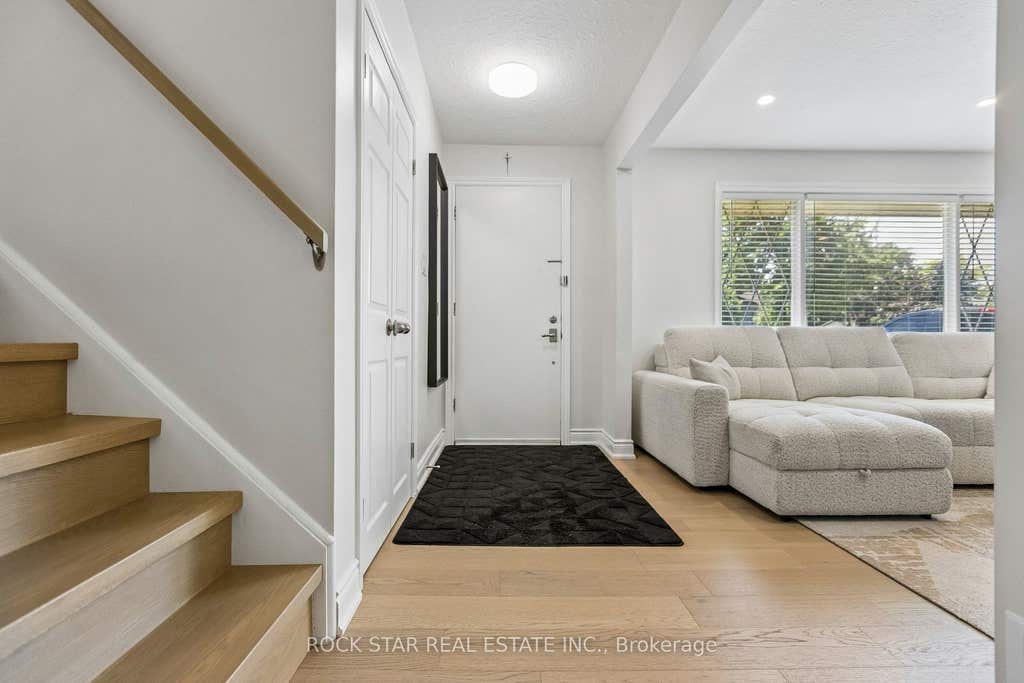 Photo of 130 Hudson Crescent, Kitchener, ON N2B 2V9 (MLS # X13529442)