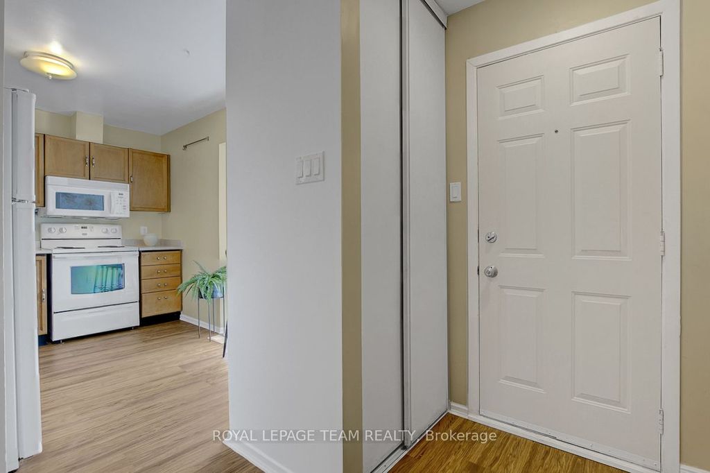 Photo of 47 Mcdermot Court, Kanata, ON K2L 3V5 (MLS # X12697920)
