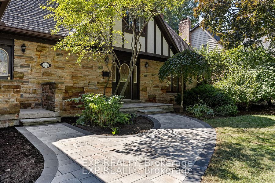 70 Hemingway Crescent