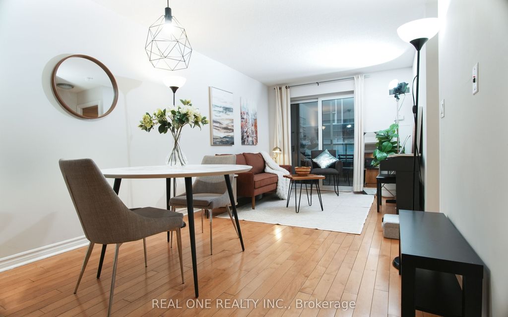 Photo of 250 Wellington Street W #929, Toronto, ON M5V 3P6 (MLS # C12428837)