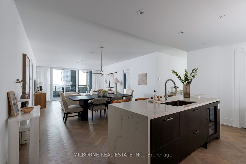 Photo of 455 Wellington Street W #907, Toronto, ON M5V 0V8 (MLS # C12394404)