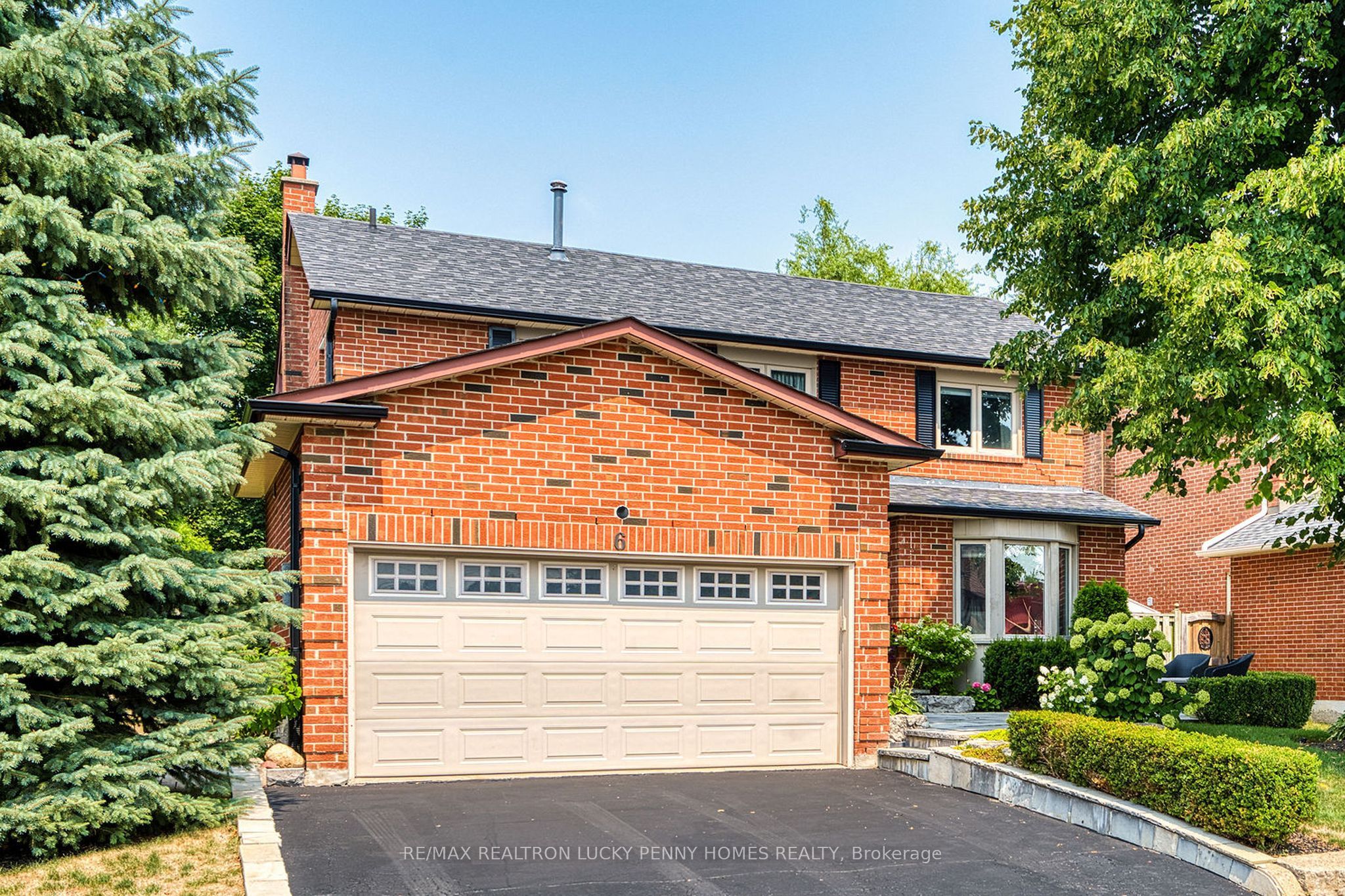 6 Larkin Avenue