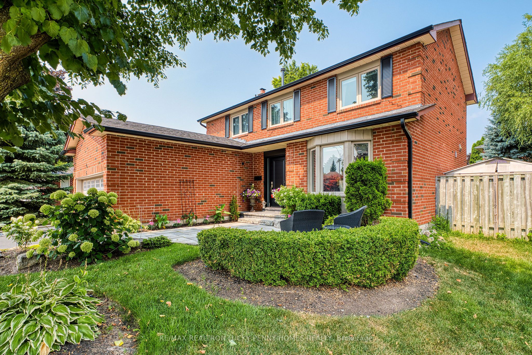 6 Larkin Avenue