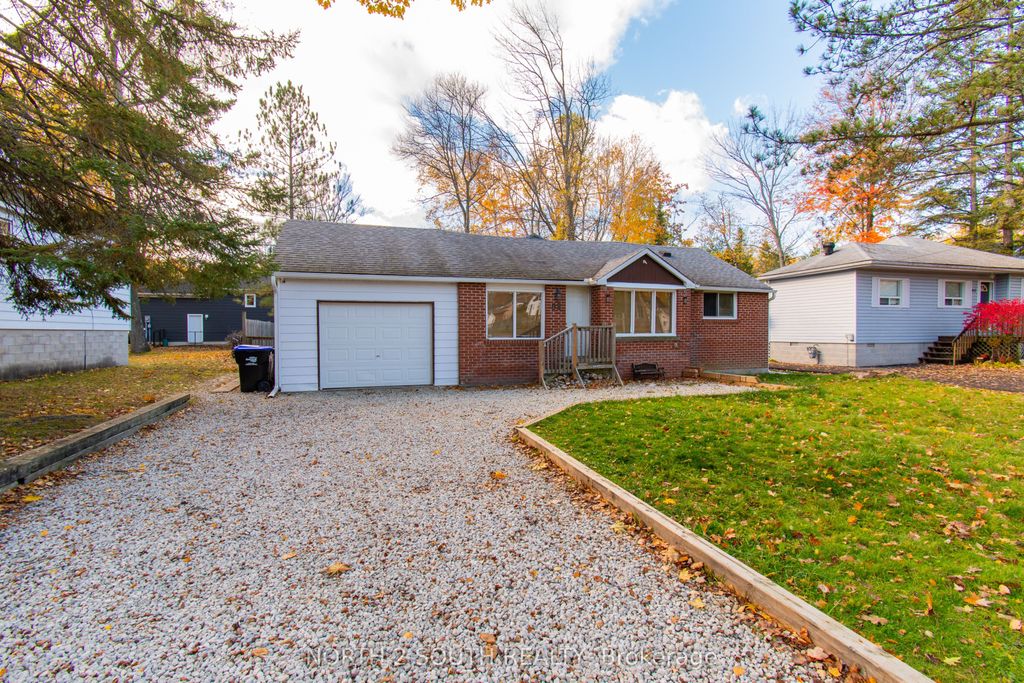 Photo of 98 33rd Street N, Wasaga Beach, ON L9Z 2B9 (MLS # S12917368)