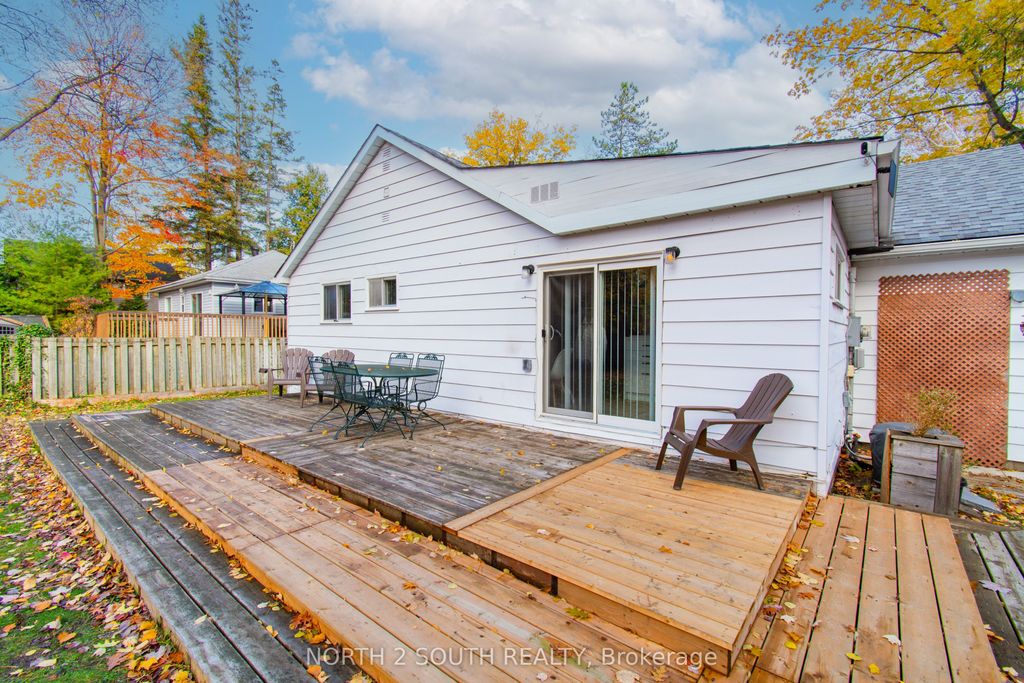 Photo of 98 33rd Street N, Wasaga Beach, ON L9Z 2B9 (MLS # S12917368)