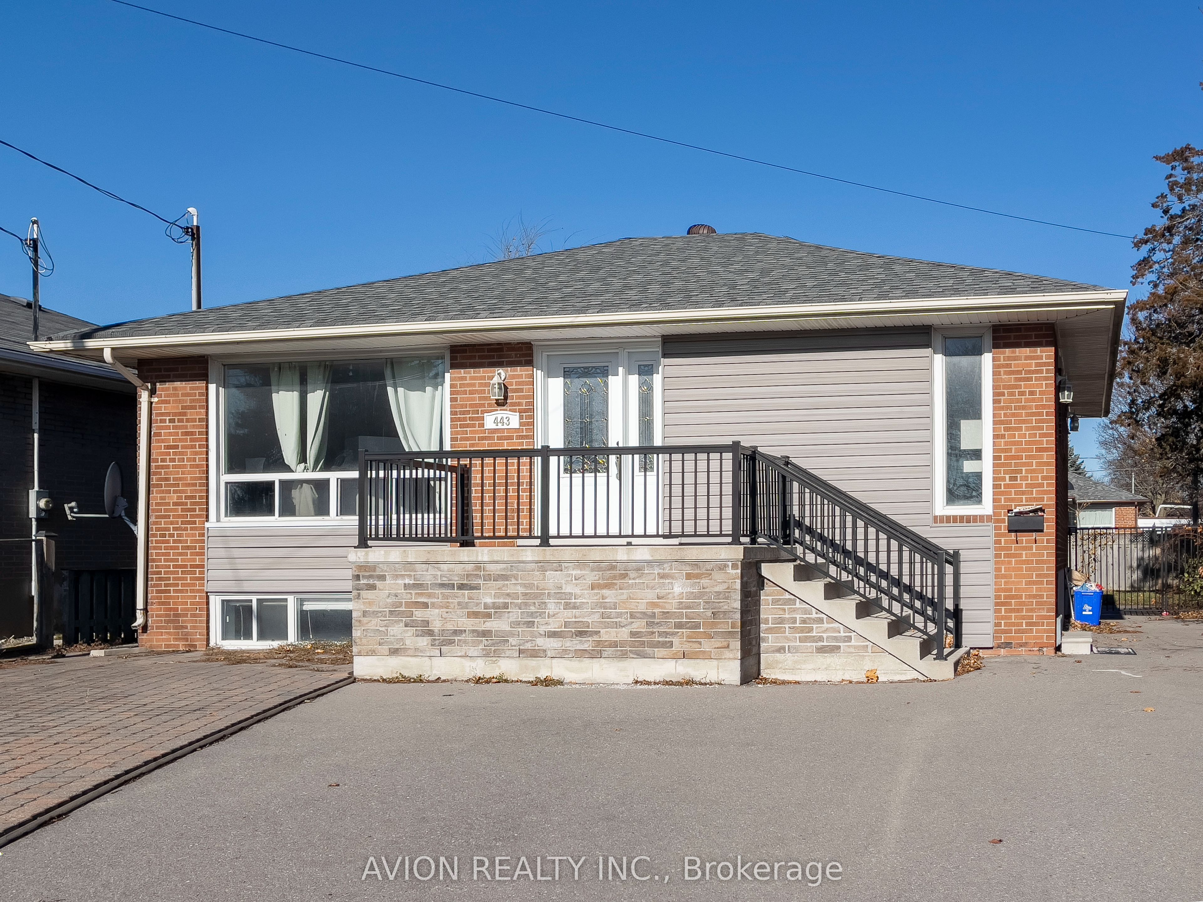 443 Fernleigh Circle N