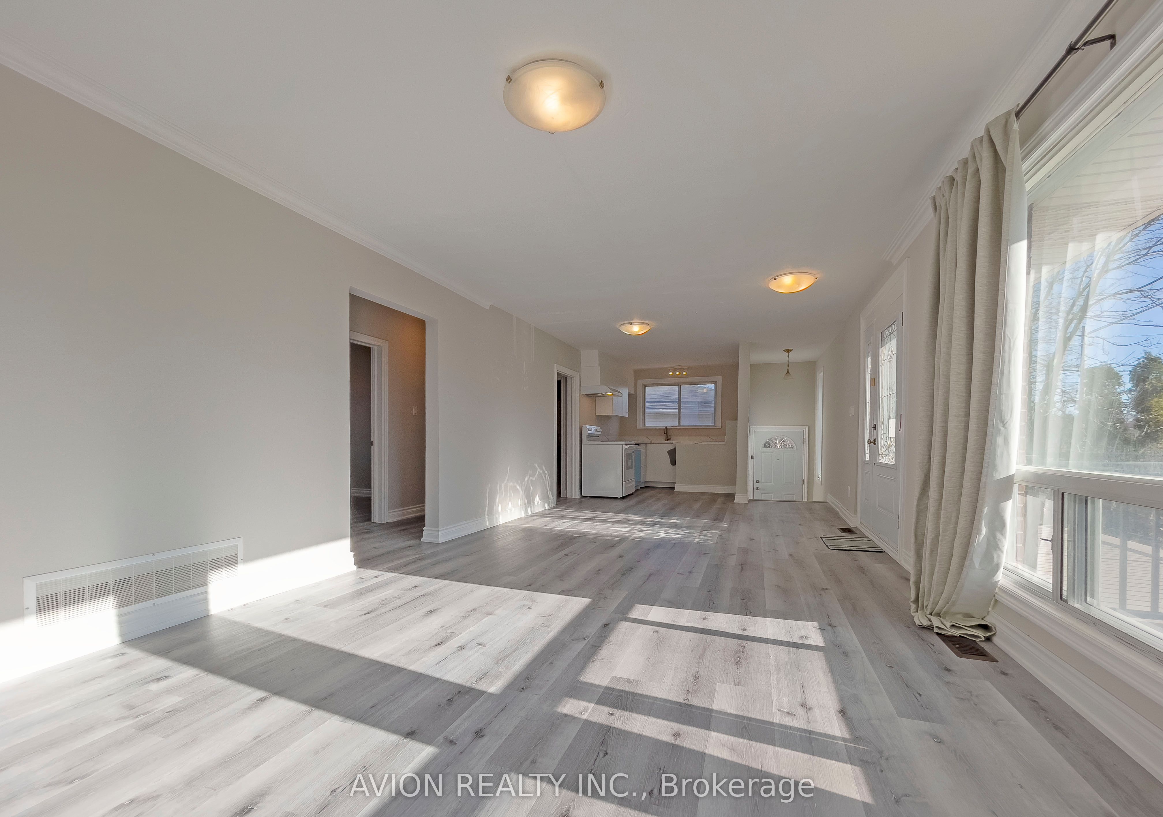 443 Fernleigh Circle N