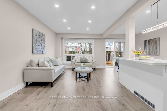 3025 Cedarglen Gate 27