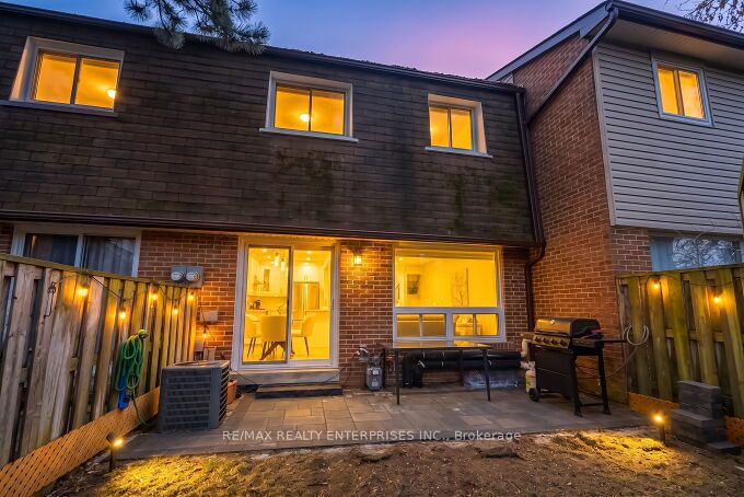 3025 Cedarglen Gate 27