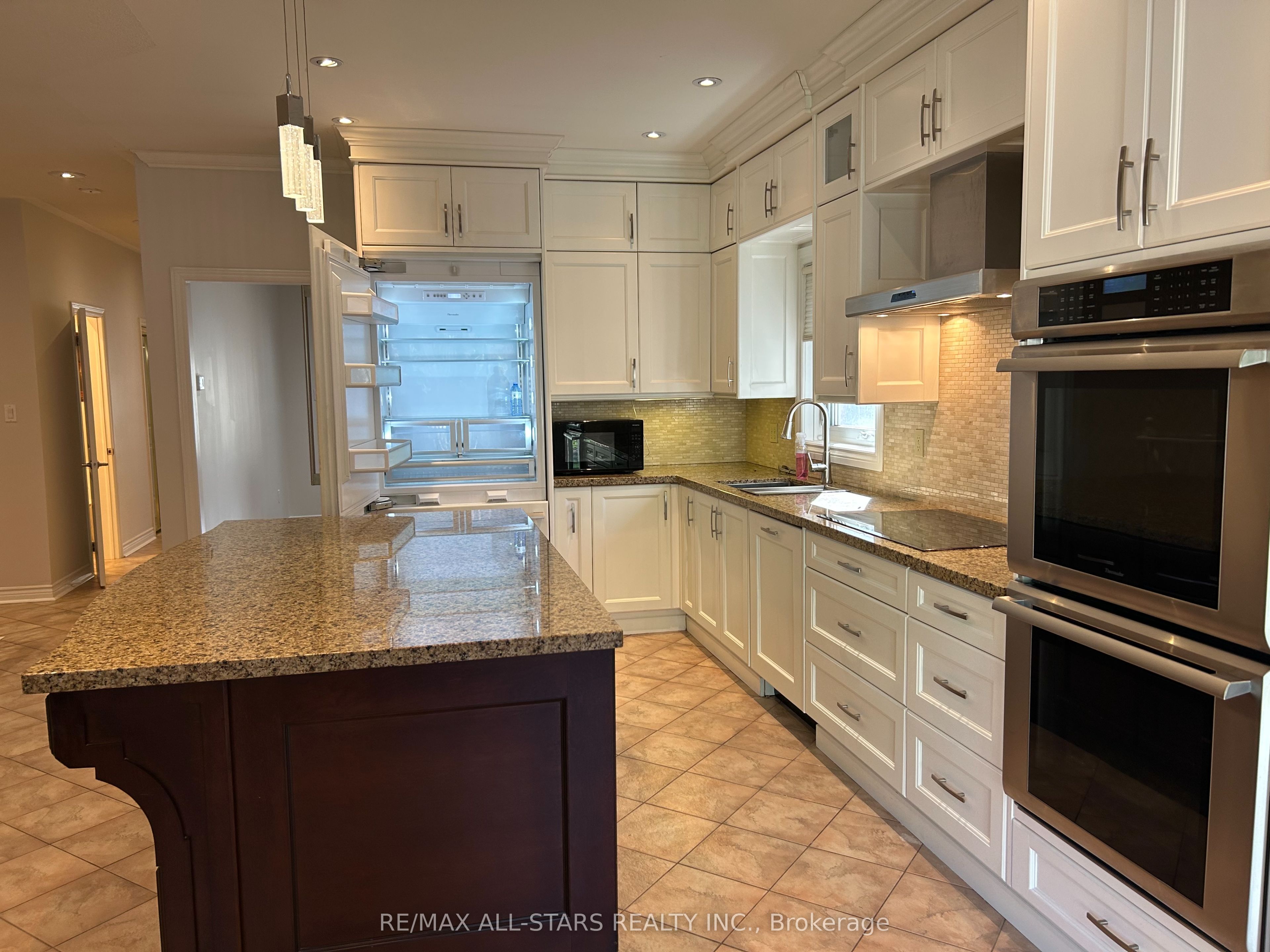 171 Shaftsbury Avenue Full House