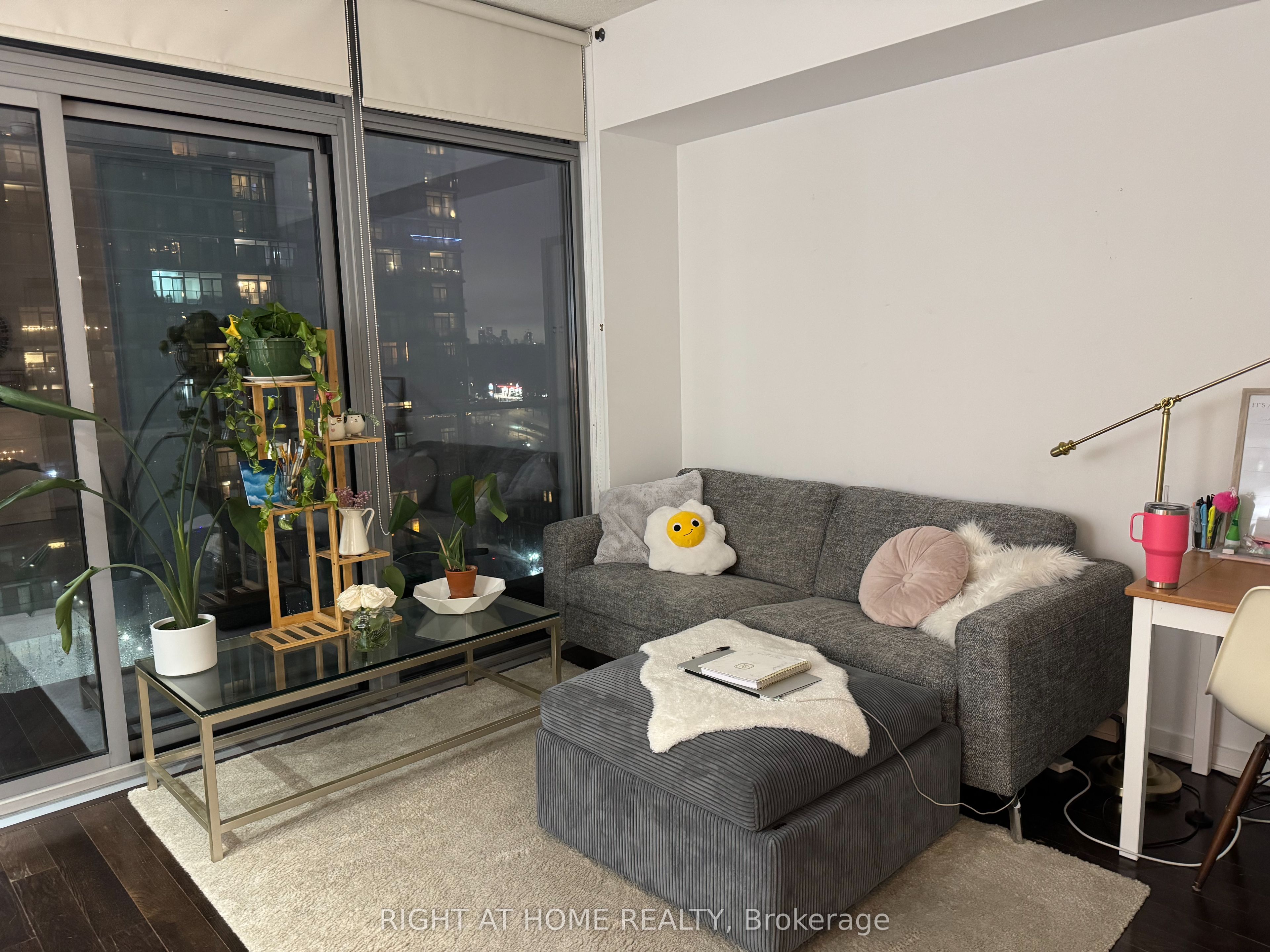 103 The Queensway N/A 906