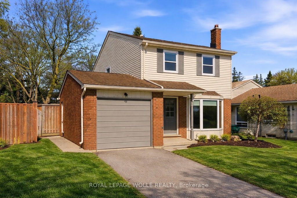 Photo of 16 Thornbush Crescent, Waterloo, ON N2T 1B2 (MLS # X12856906)