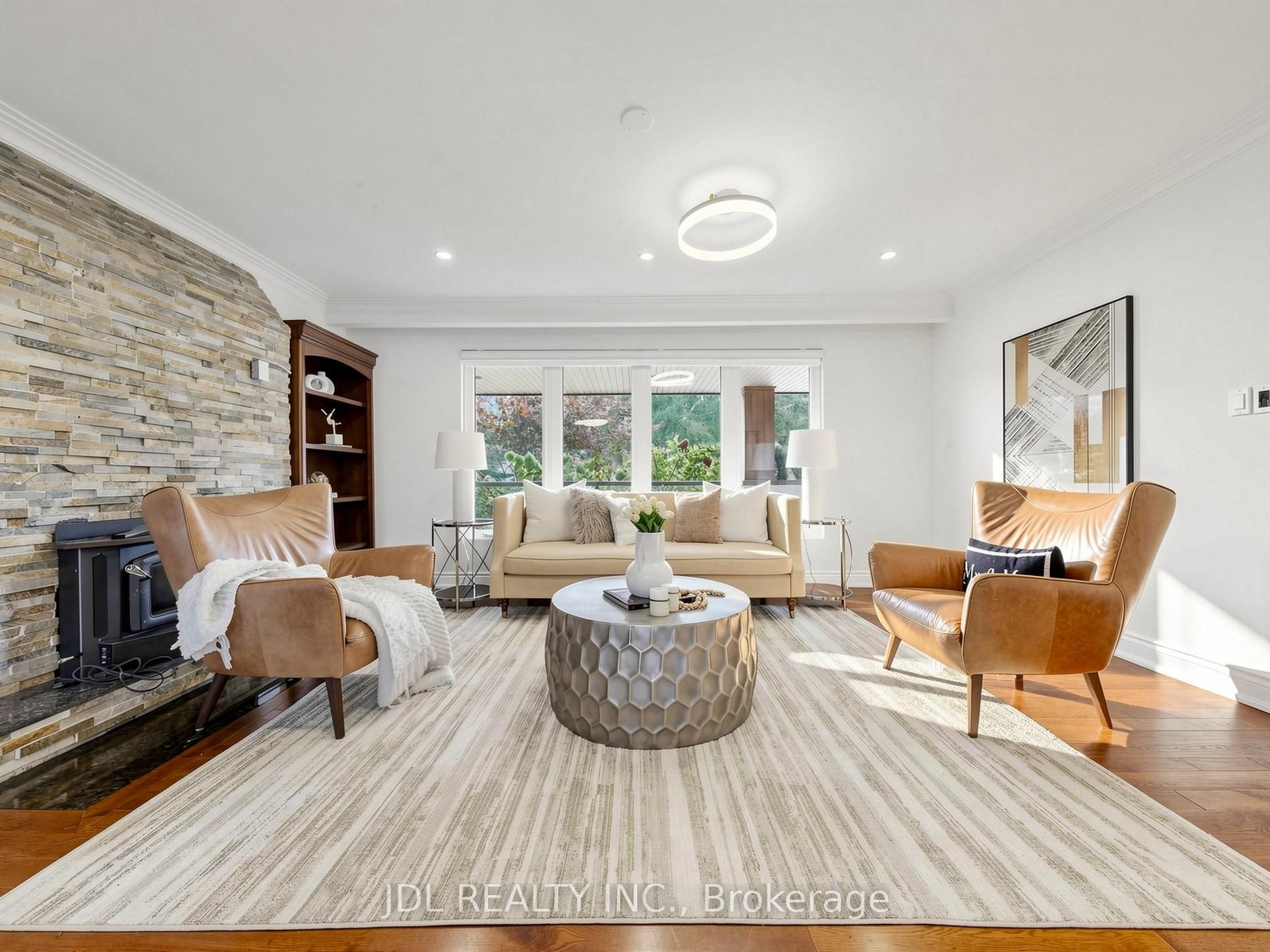 32 Ashmount Crescent
