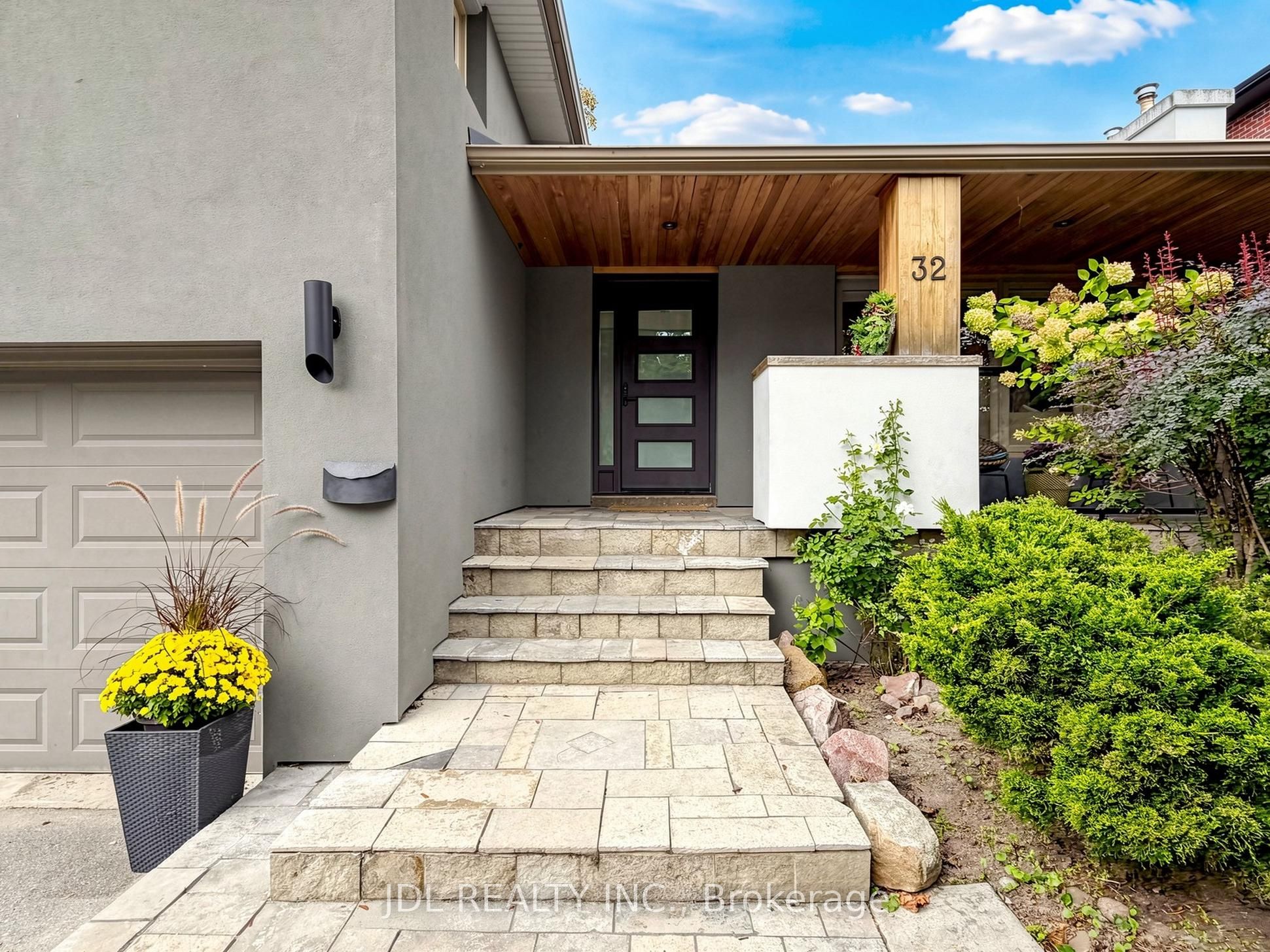32 Ashmount Crescent