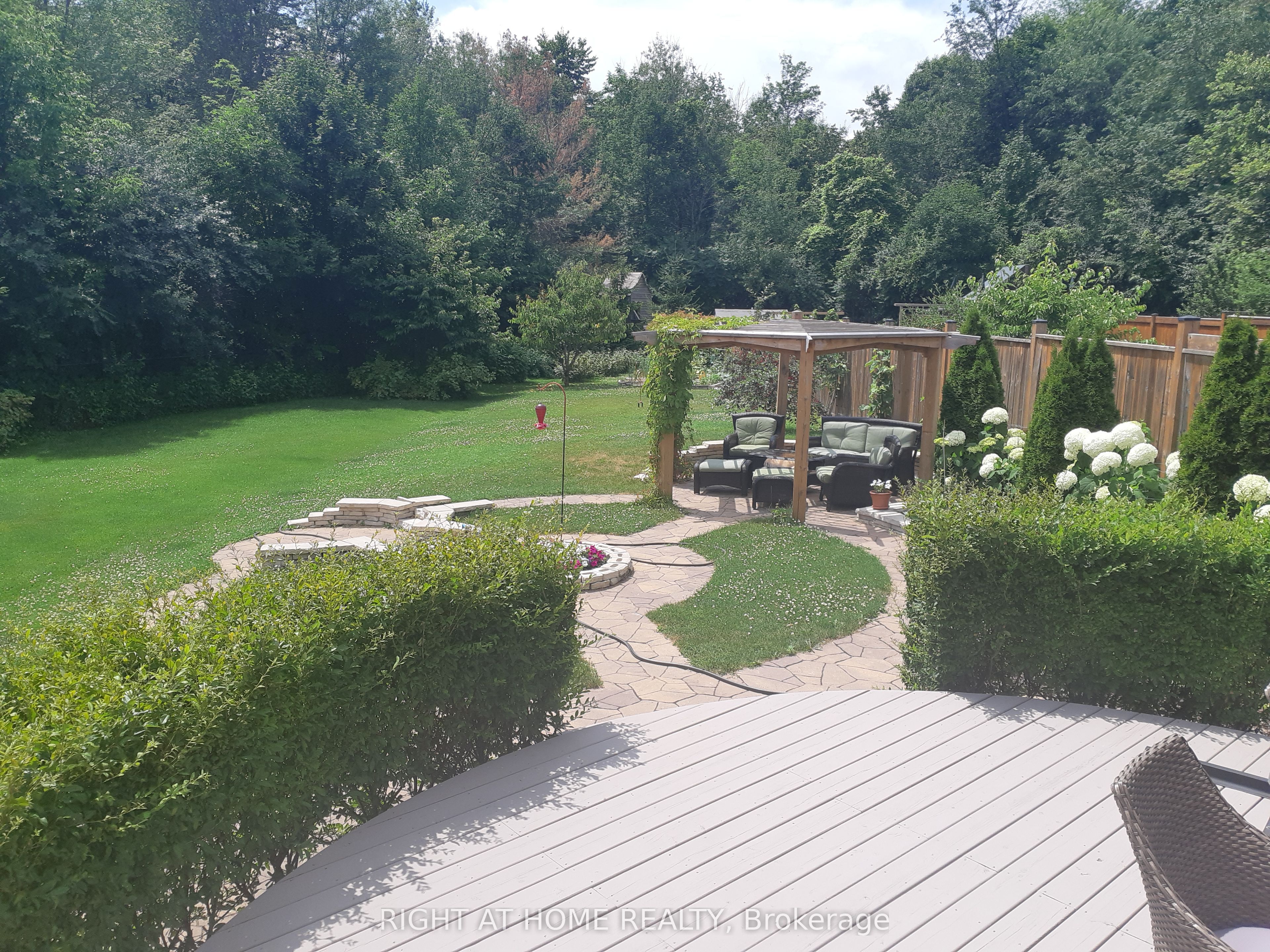 154 Peter Rupert Avenue W