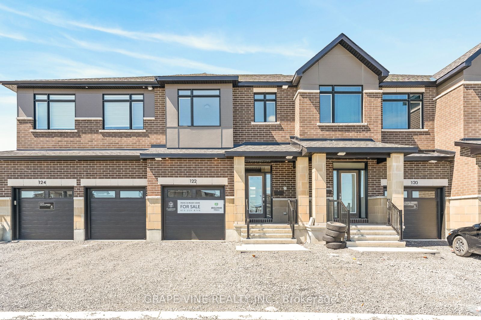 Photo 1 of 35 — 122 San Felice Circle, Kanata, ON K2S 2S7