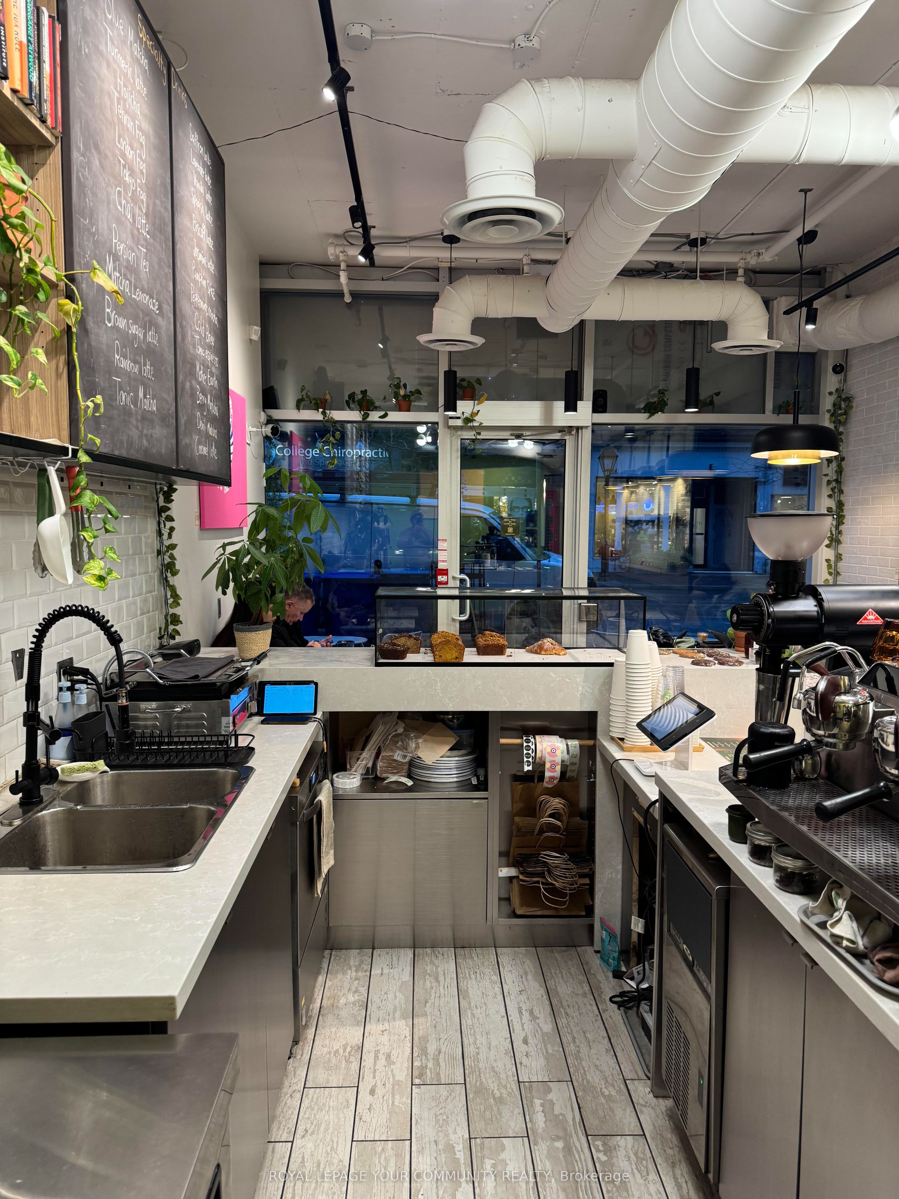 799 College Street 101