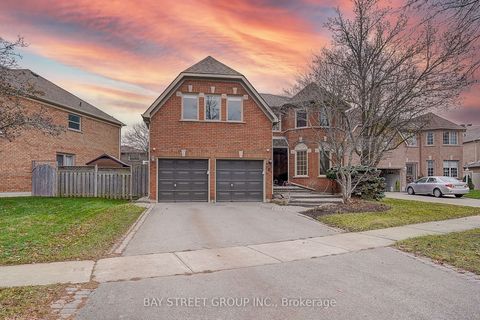 8 Mooreland Court Markham ON L3P 7P8