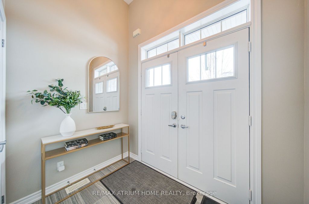 Photo of 122 Chessington Avenue, East Gwillimbury, ON L9N 0R6 (MLS # N12804562)